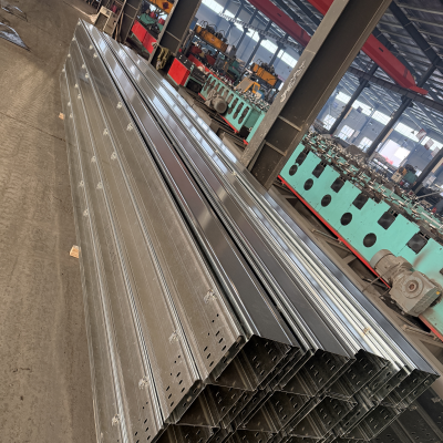 大跨距加强筋桥架